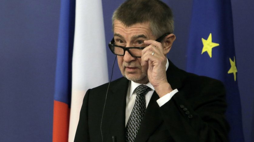 ВЫНУЖДЕННАЯ ДРУЖБА: ЧЕХИИ ПРИДЁТСЯ ПРИВИВАТЬСЯ РОССИЙСКОЙ ВАКЦИНОЙ