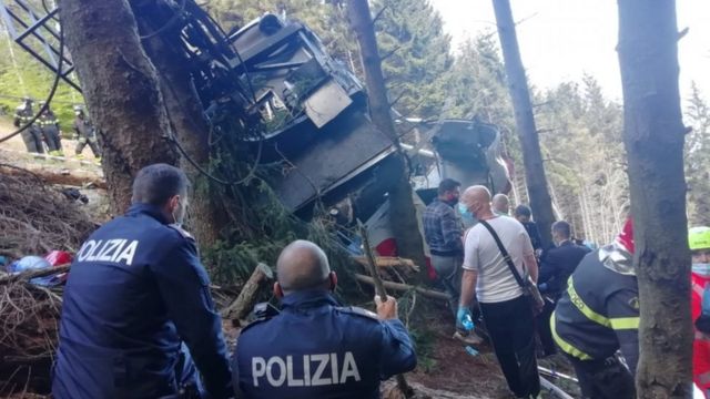 В Италии кабина канатной дороги сорвалась с троса