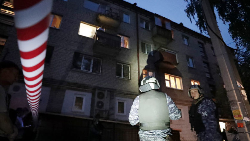 В Екатеринбурге задержан мужчина, стрелявший с балкона жилого дома