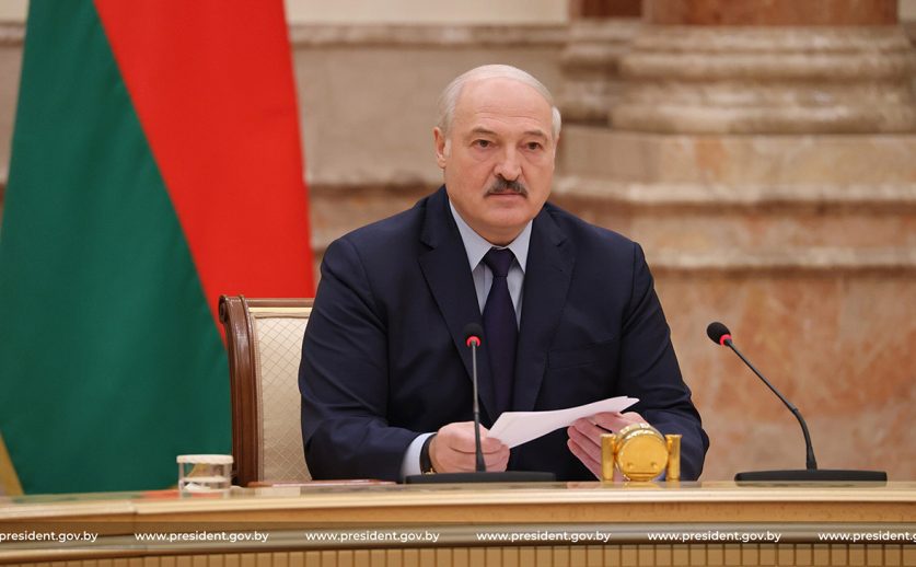 Александр Лукашенко отправил проект новой конституции Беларуси на доработку