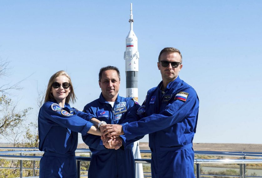 «Союз МС-19» с первым в мире «киноэкипажем» долетел до МКС