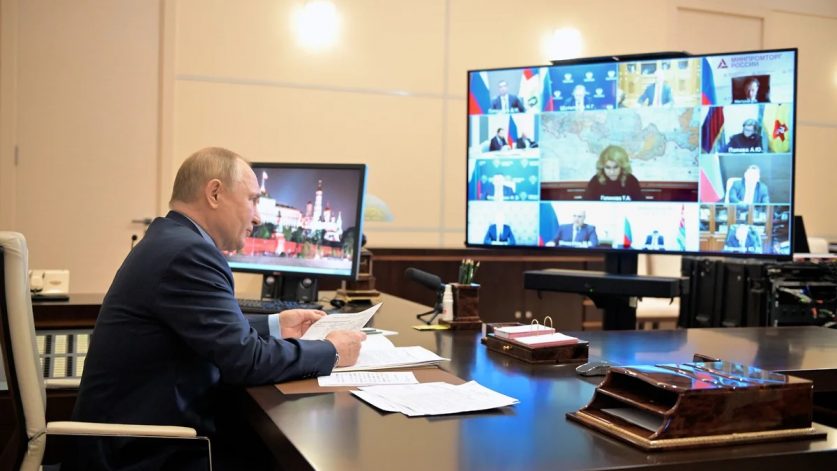 Владимир Путин ввел режим нерабочих дней с 30 октября по 7 ноября 