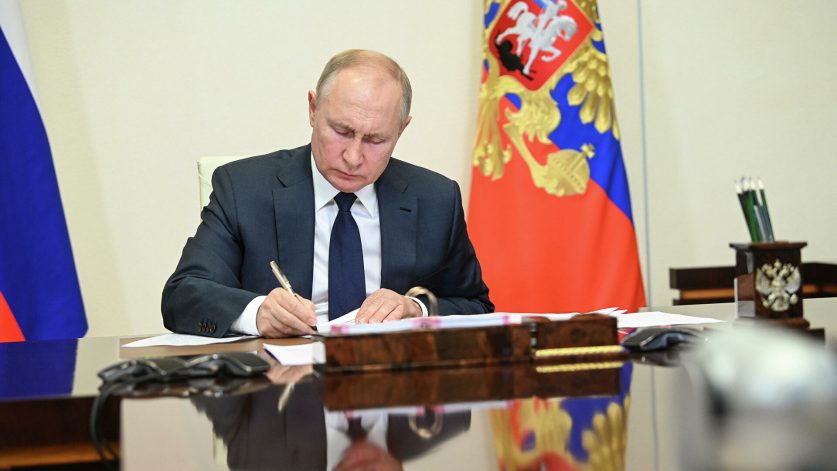 «Это ничего не изменит»: Путин уволил главу ФСИН