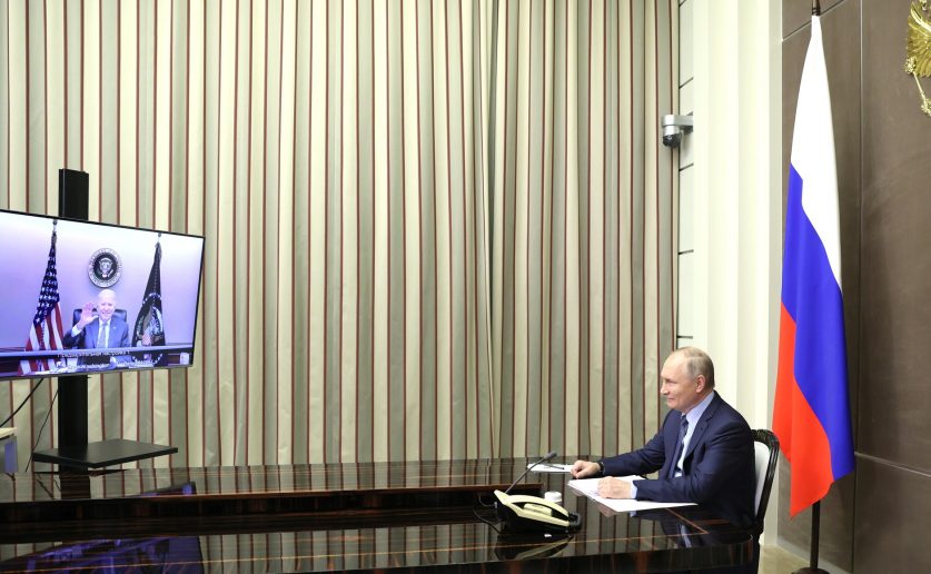 У каждого правда своя: Путин и Байден провели переговоры по видеосвязи