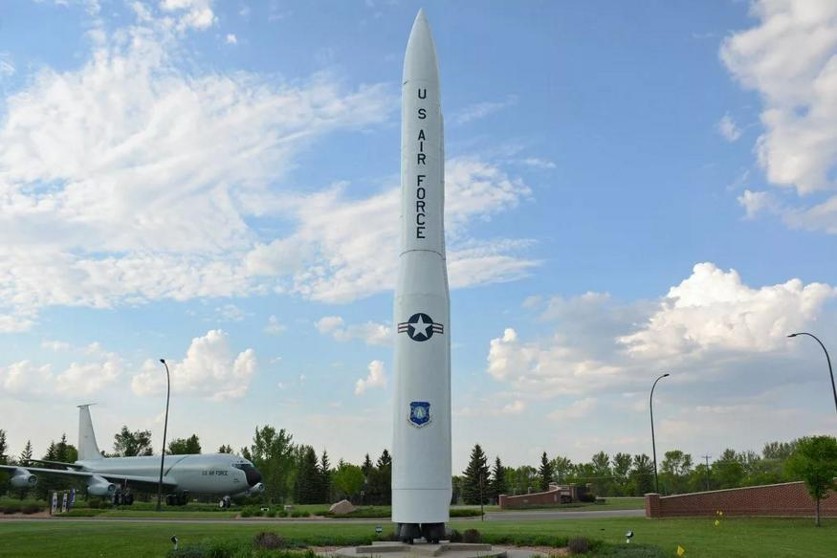 Перенос испытаний баллистической ракеты в США