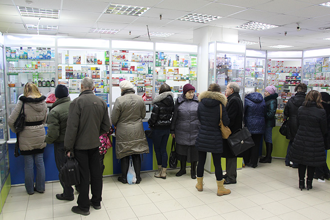 В России вырос спрос на лекарства, в аптеках большие очереди