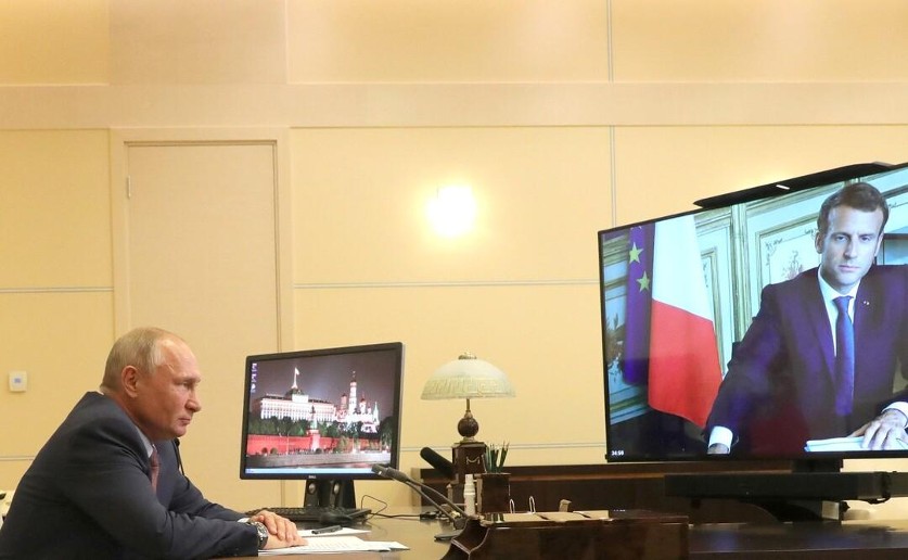 Путин и Макрон провели телефонный разговор