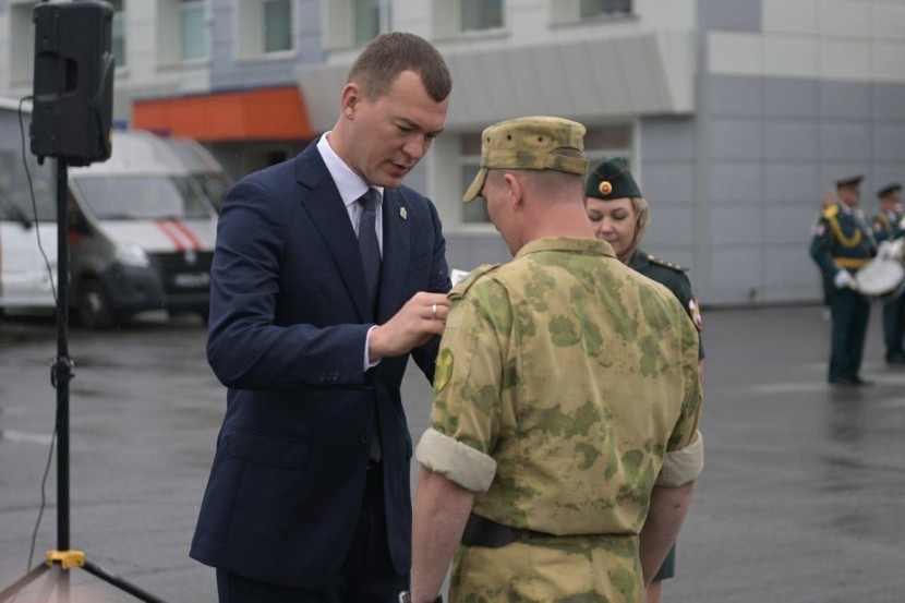 Дегтярев встретил военнослужащих Росгвардии