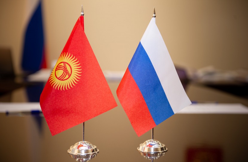 Киргизия и Россия ведут расчеты в рублях