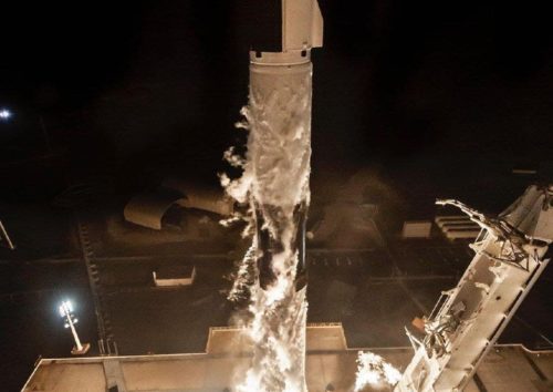 SpaceX отправила гражданских в космос